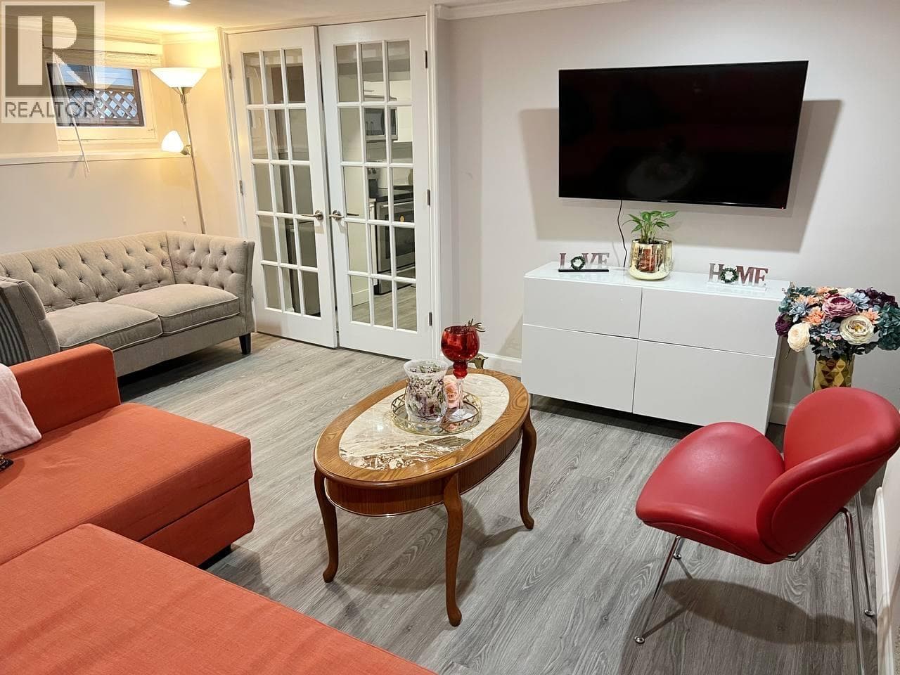 515 W QUEENS ROAD in North Lonsdale Delbrook