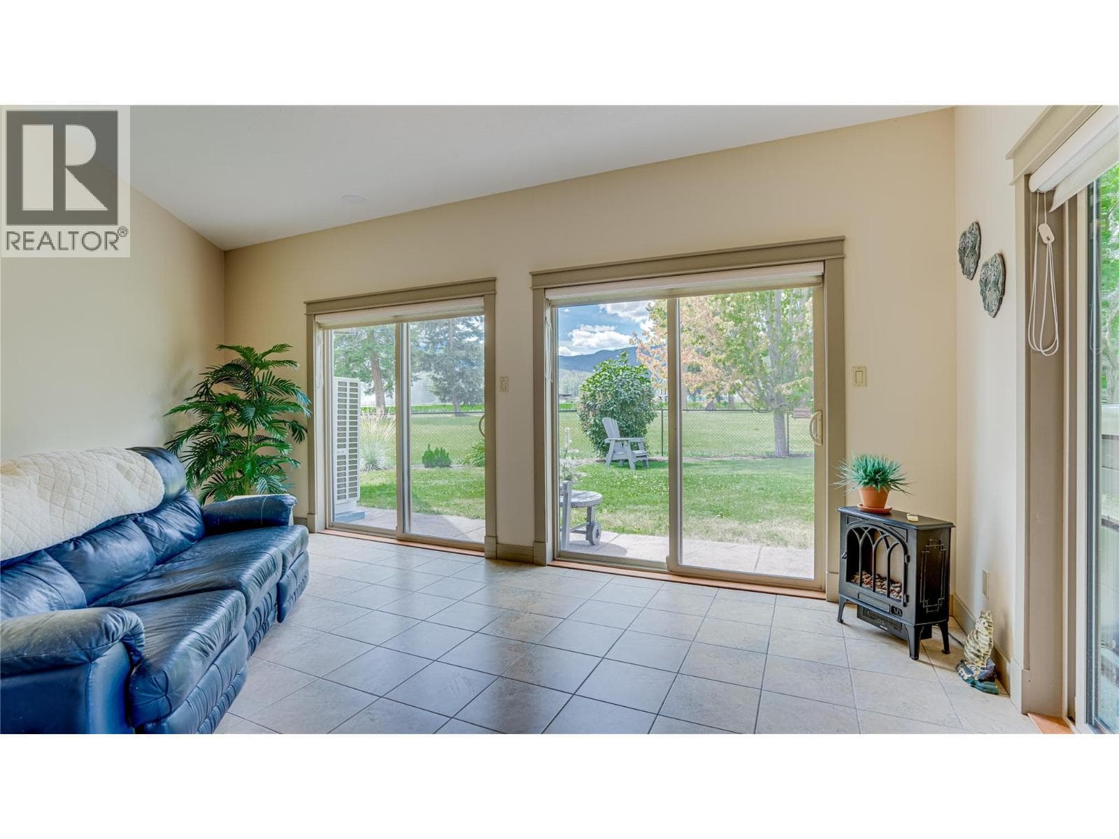 384 KYRO ROAD, Interior REALTORS® — photo 4