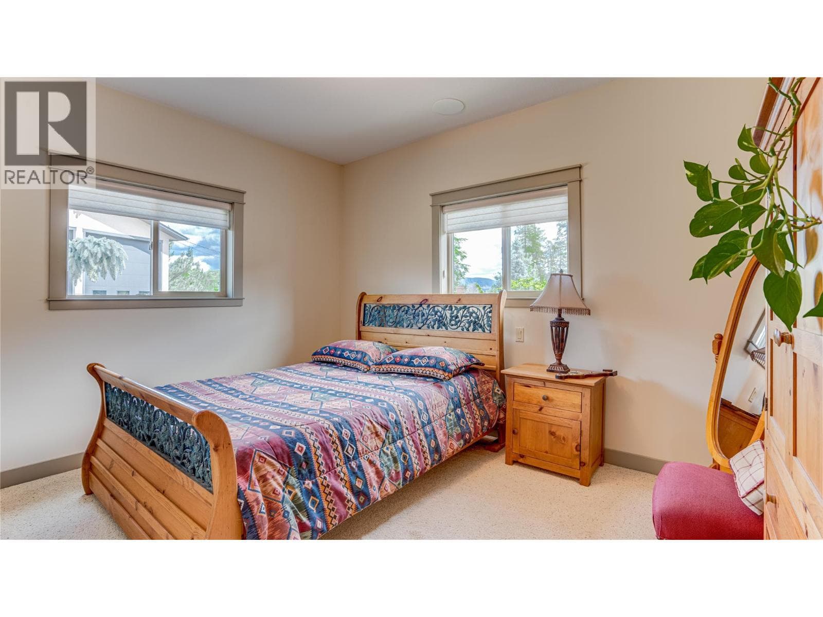 384 KYRO ROAD, Interior REALTORS® — photo 2