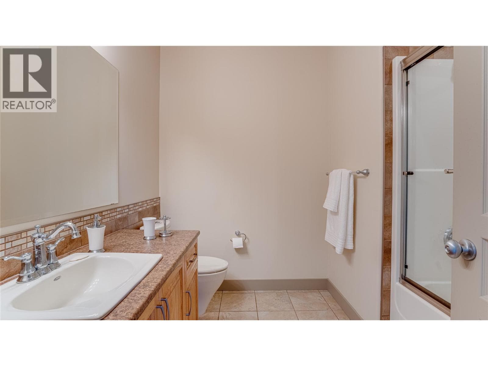384 KYRO ROAD, Interior REALTORS® — photo 3