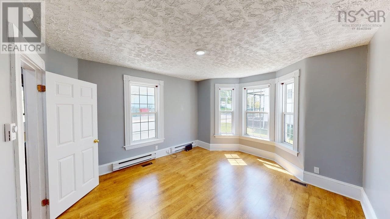 20 VICTORIA AVENUE, NSAR — photo 2
