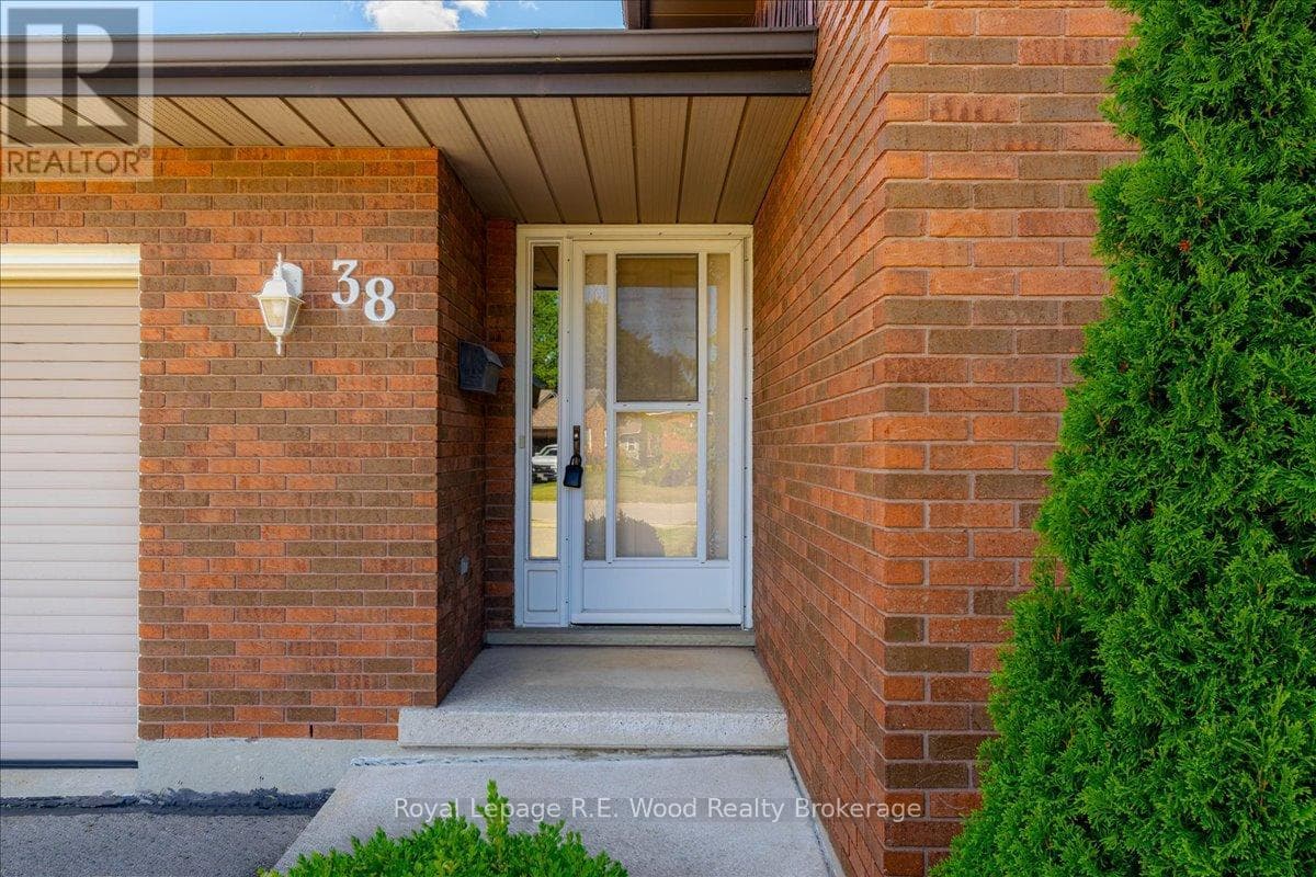 38 DENRICH AVENUE — photo 5