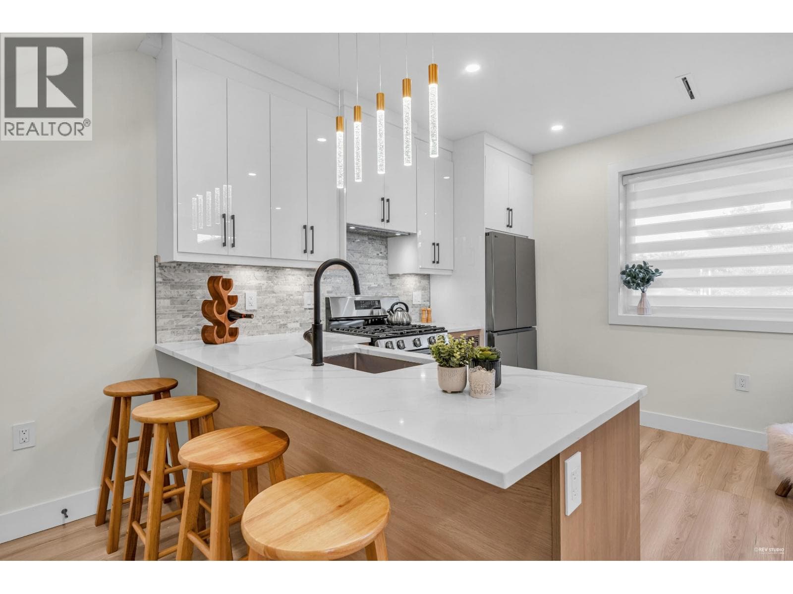 2 2703 EAST 3RD AVENUE — photo 4
