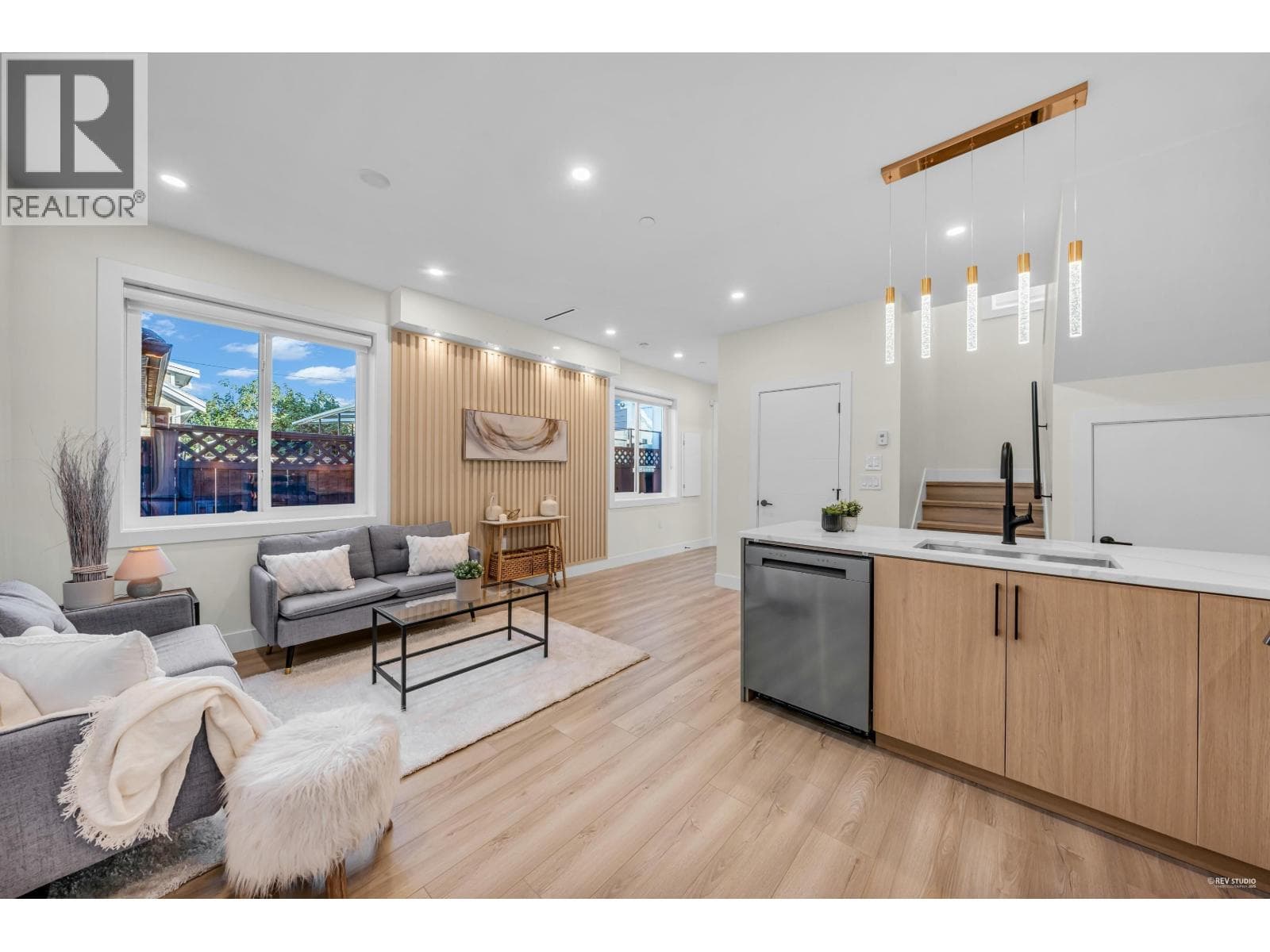 2 2703 EAST 3RD AVENUE in Hastings-Sunrise