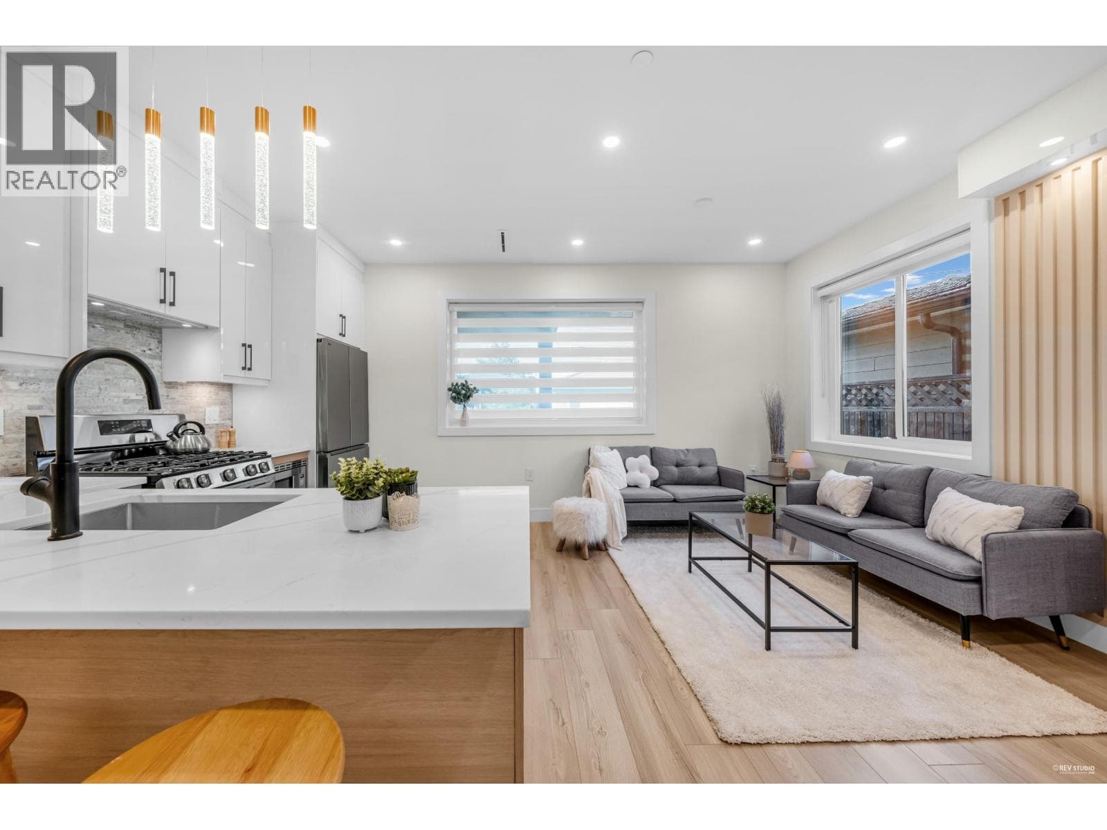 2 2703 EAST 3RD AVENUE — photo 3