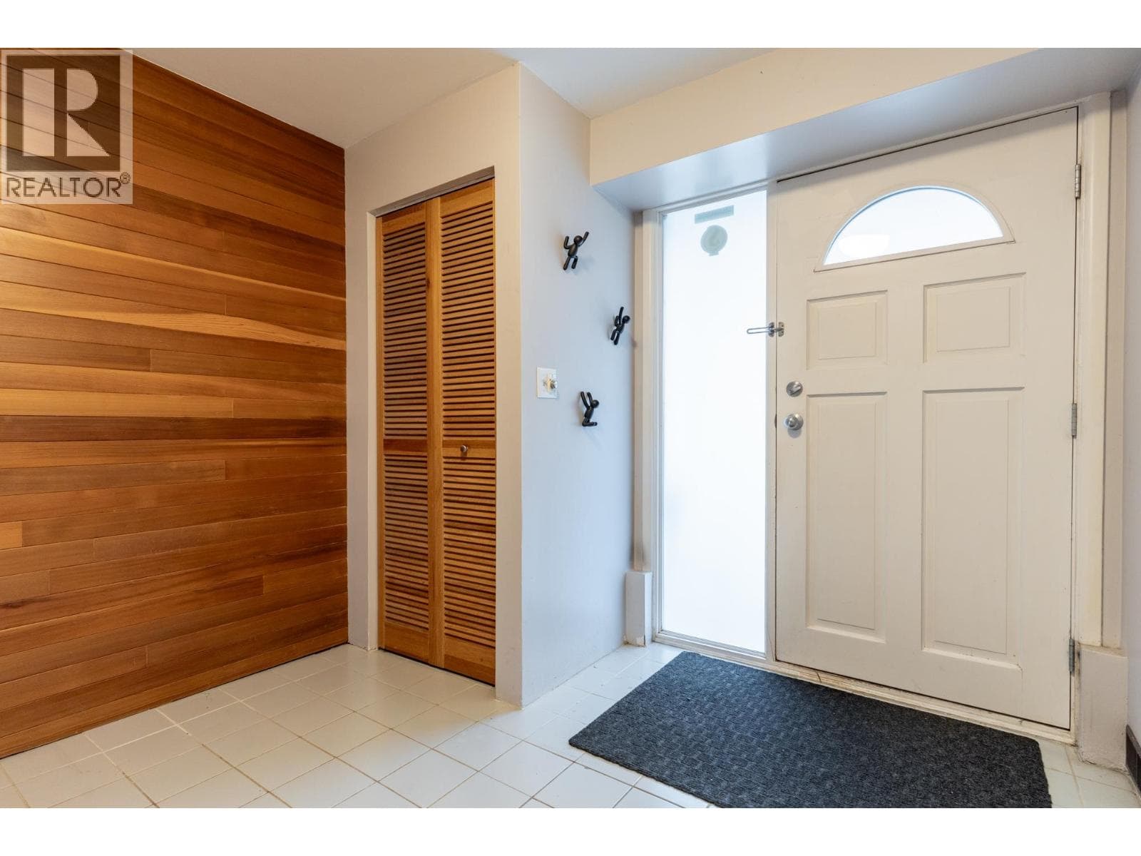 8140 FAIRDELL CRESCENT — photo 5