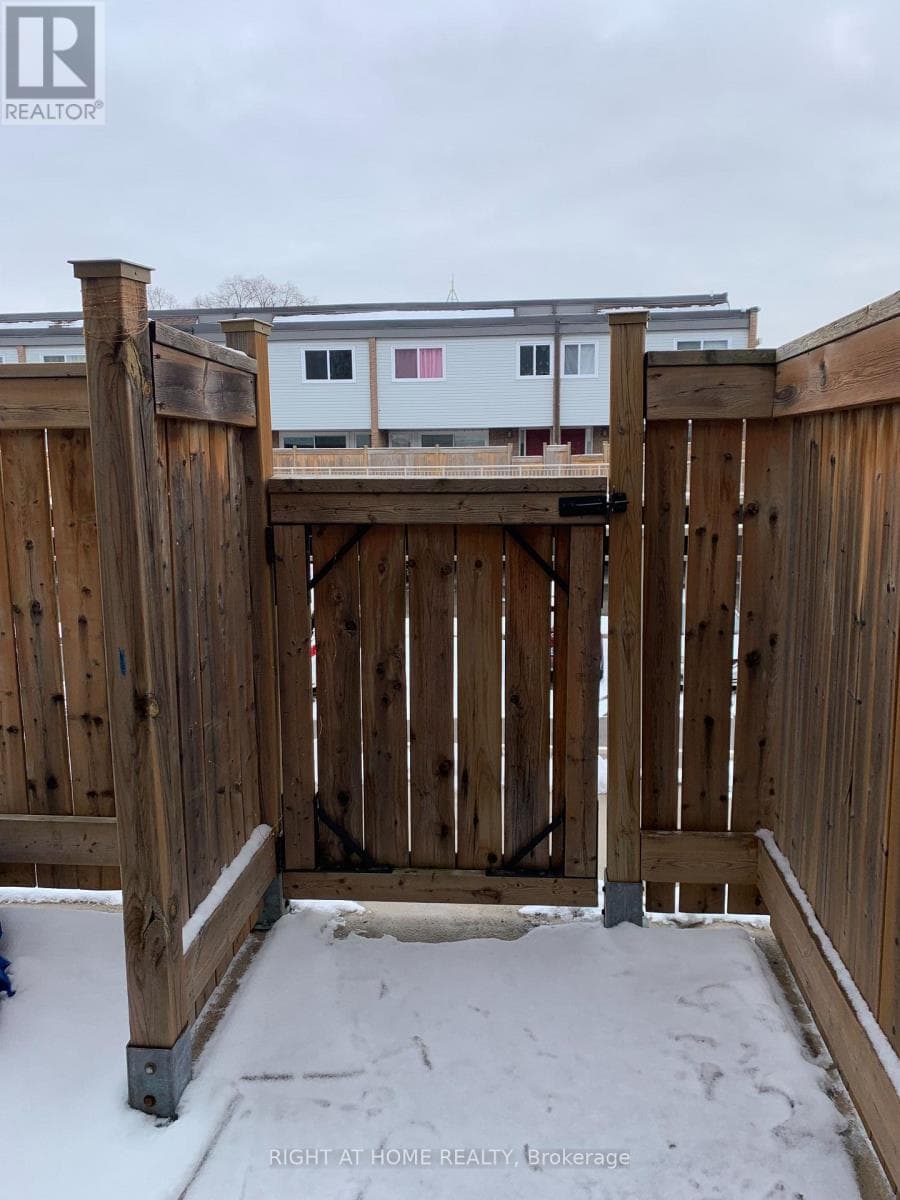 129 MILESTONE CRESCENT, Toronto — photo 2