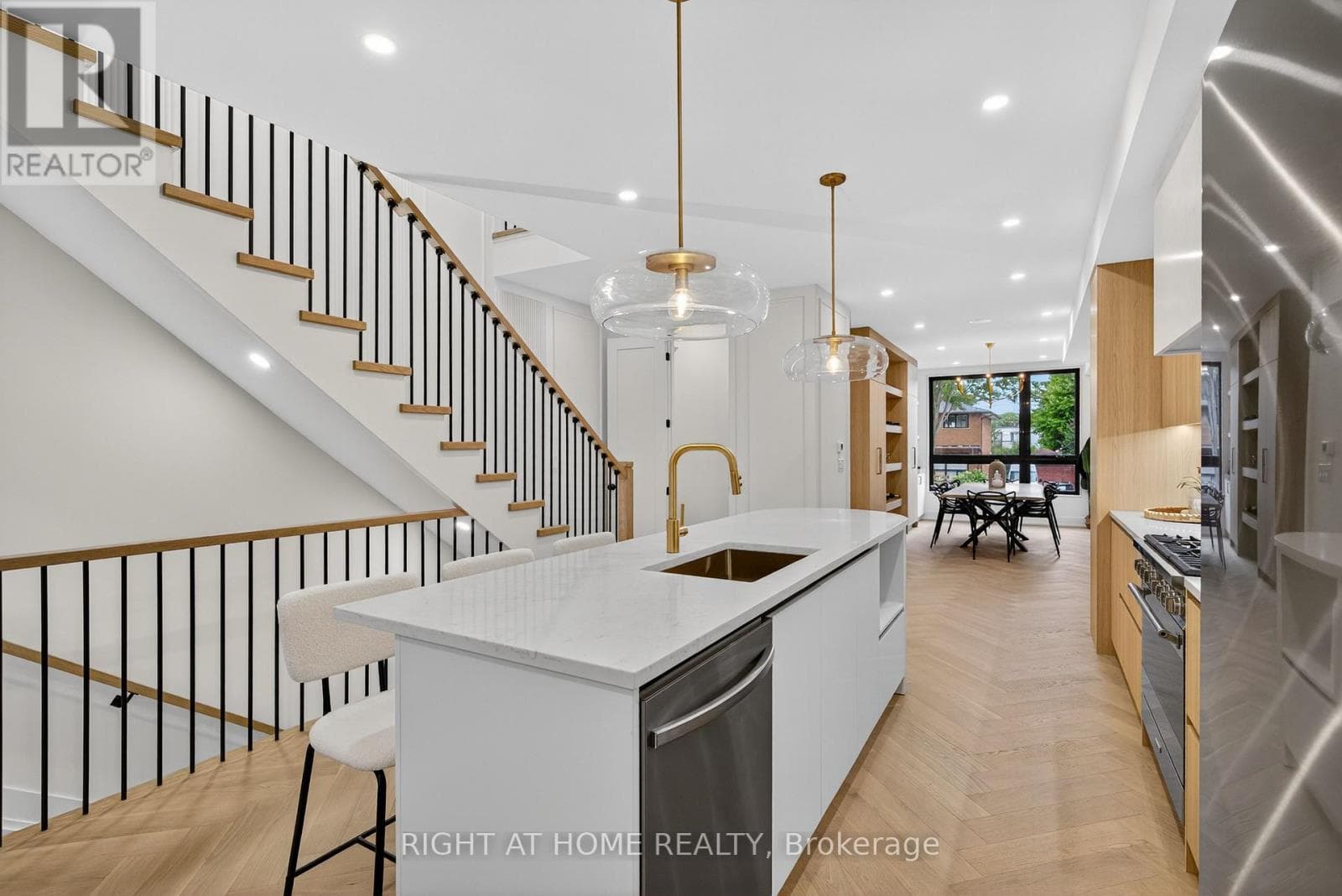 15A ROSEMEADE AVENUE, Toronto — photo 2