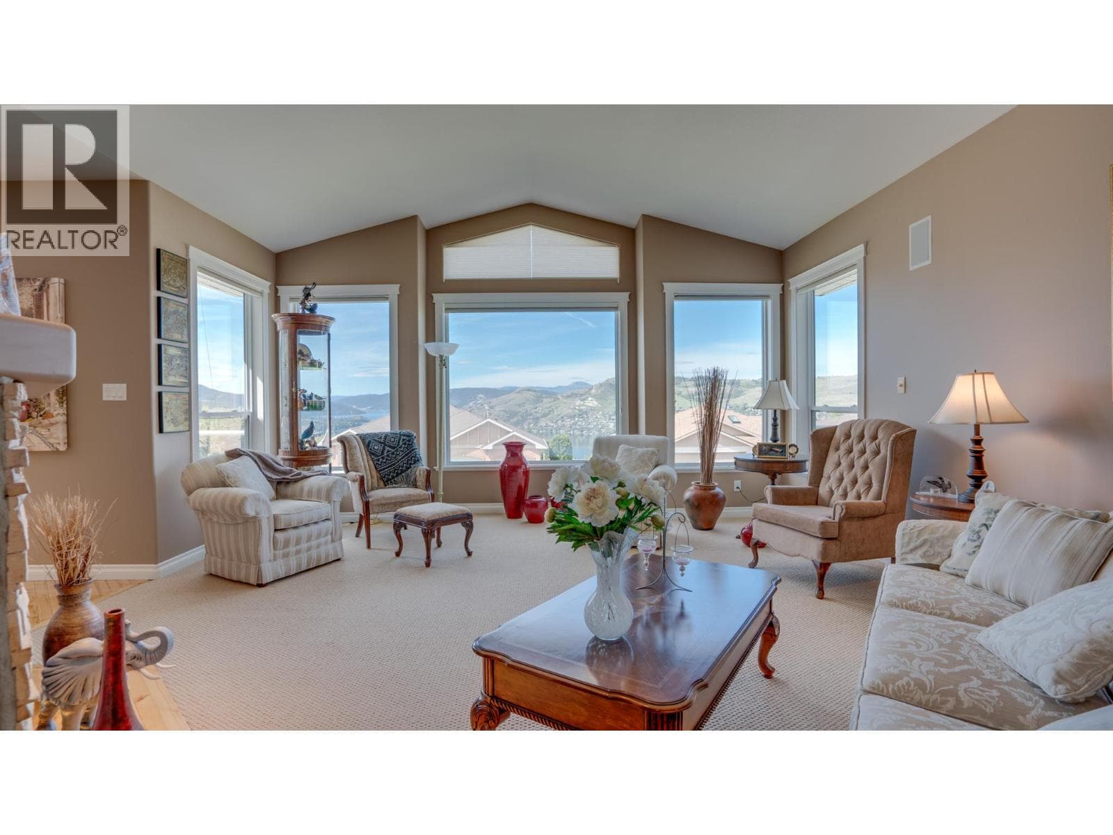 667 MOUNT YORK DRIVE, Interior REALTORS® — photo 2