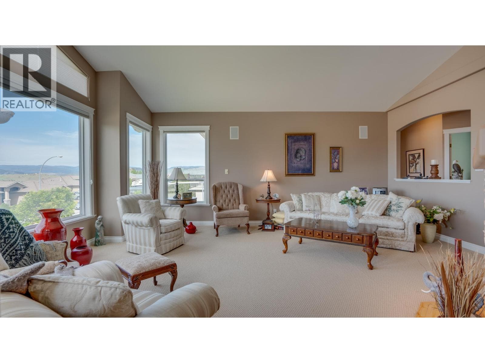 667 MOUNT YORK DRIVE, Interior REALTORS® — photo 4