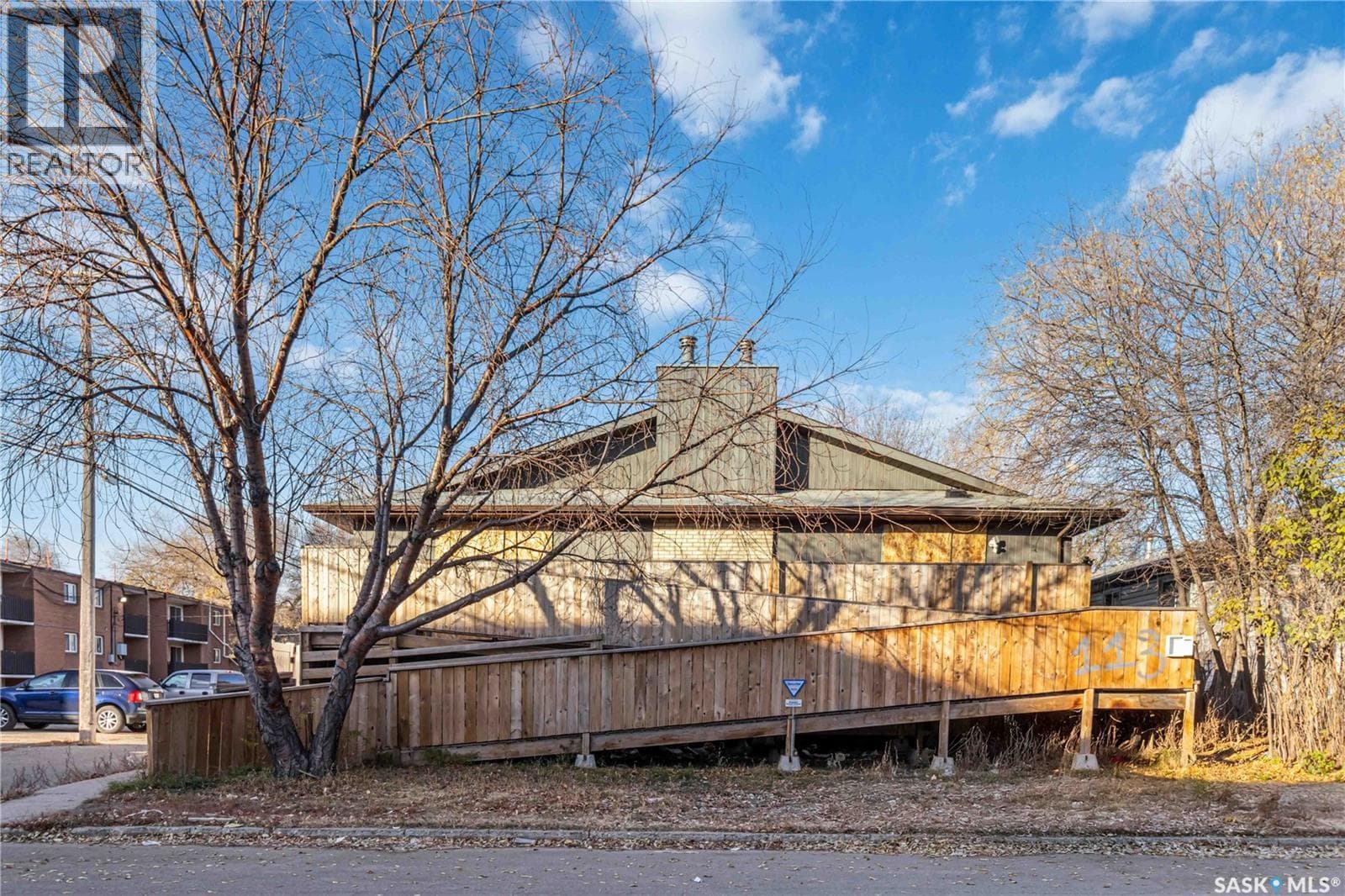 111-113 Q AVENUE N in Mount Royal