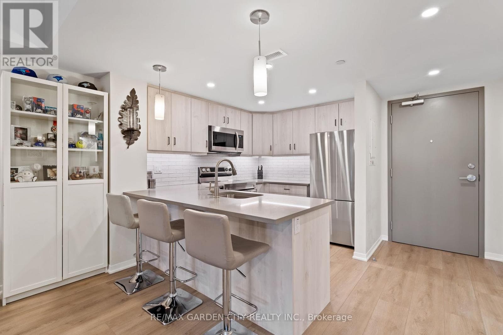 3998 VICTORIA Avenue Unit# 105 — photo 4