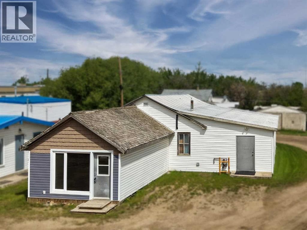 8 Railway Avenue NE in 