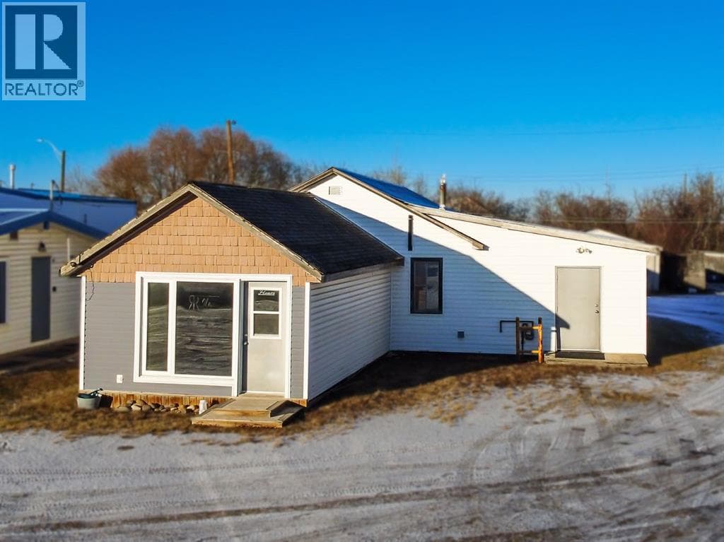 8 Railway Avenue NE, Grande Prairie — photo 2