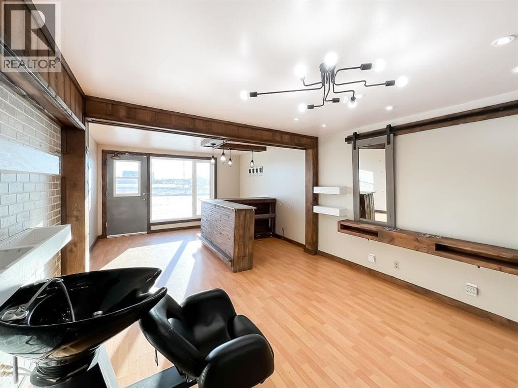 8 Railway Avenue NE, Grande Prairie — photo 4