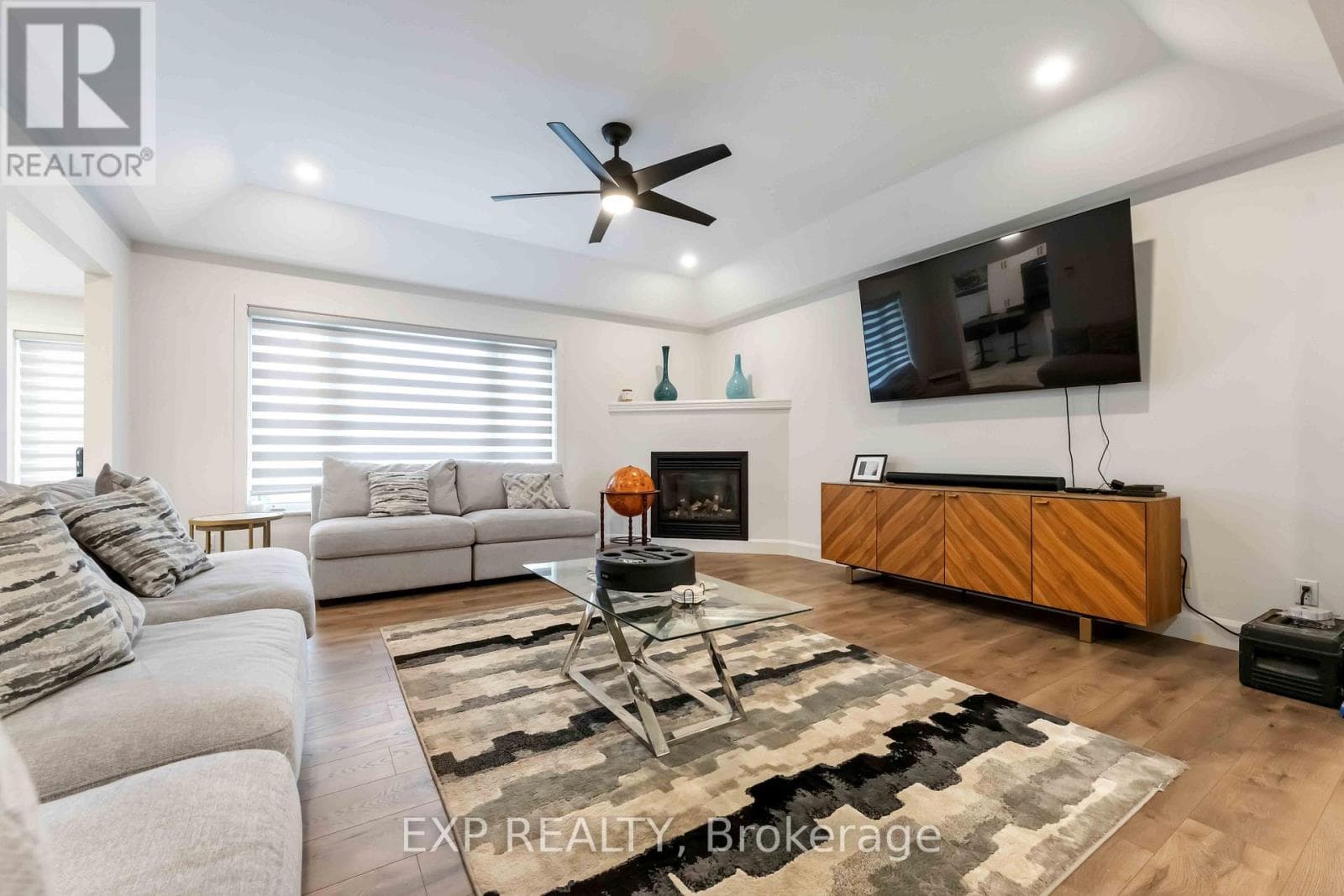 2760 JOHANNES STREET — photo 3