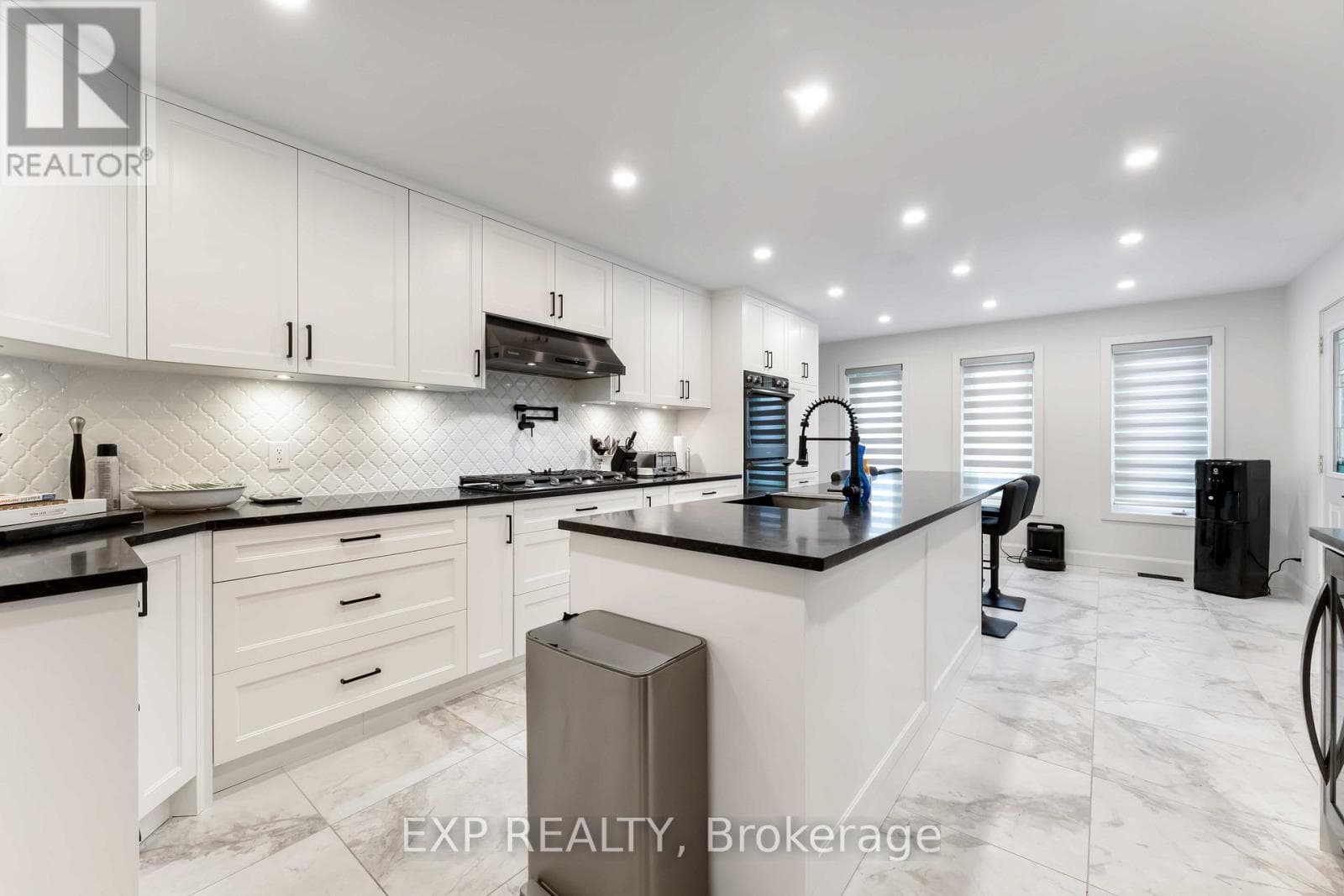 2760 JOHANNES STREET — photo 4