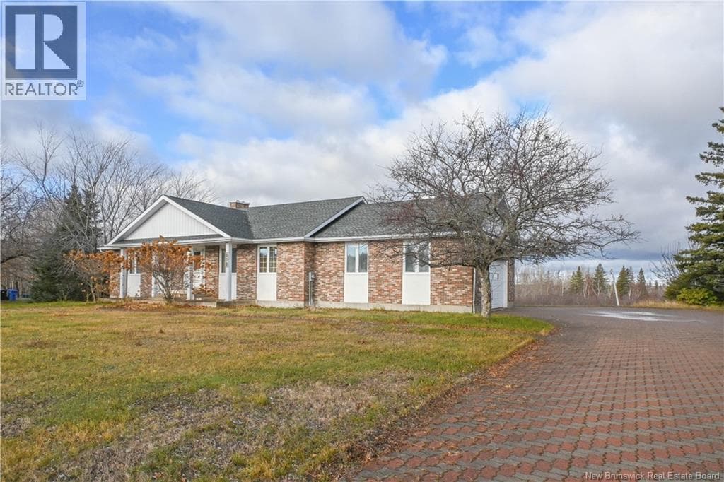 858 BOULEVARD DES ACADIENS in 