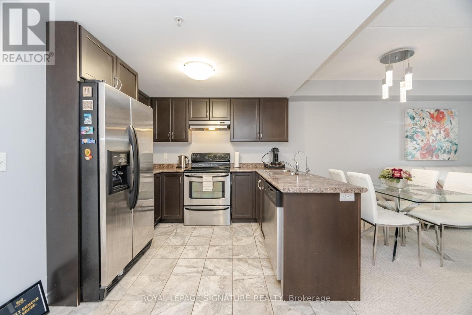 111 - 67 KINGSBURY SQUARE, Toronto — photo 2