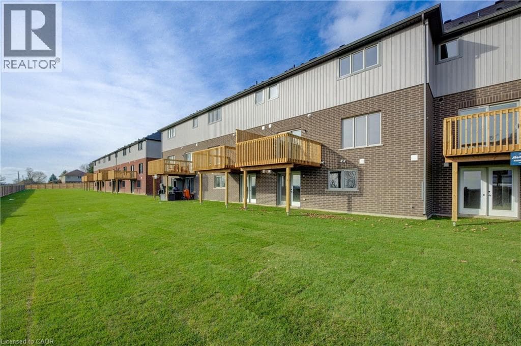 243 APPLEWOOD STREET — photo 4