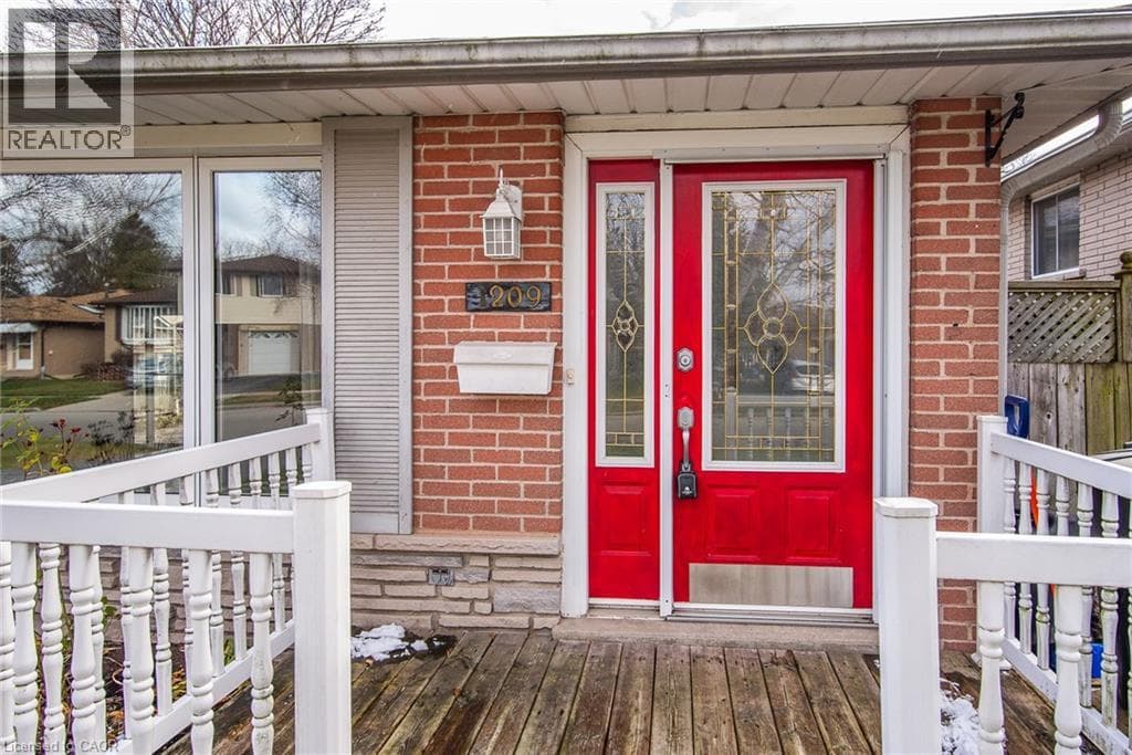 1209 VALENTINE DRIVE — photo 2