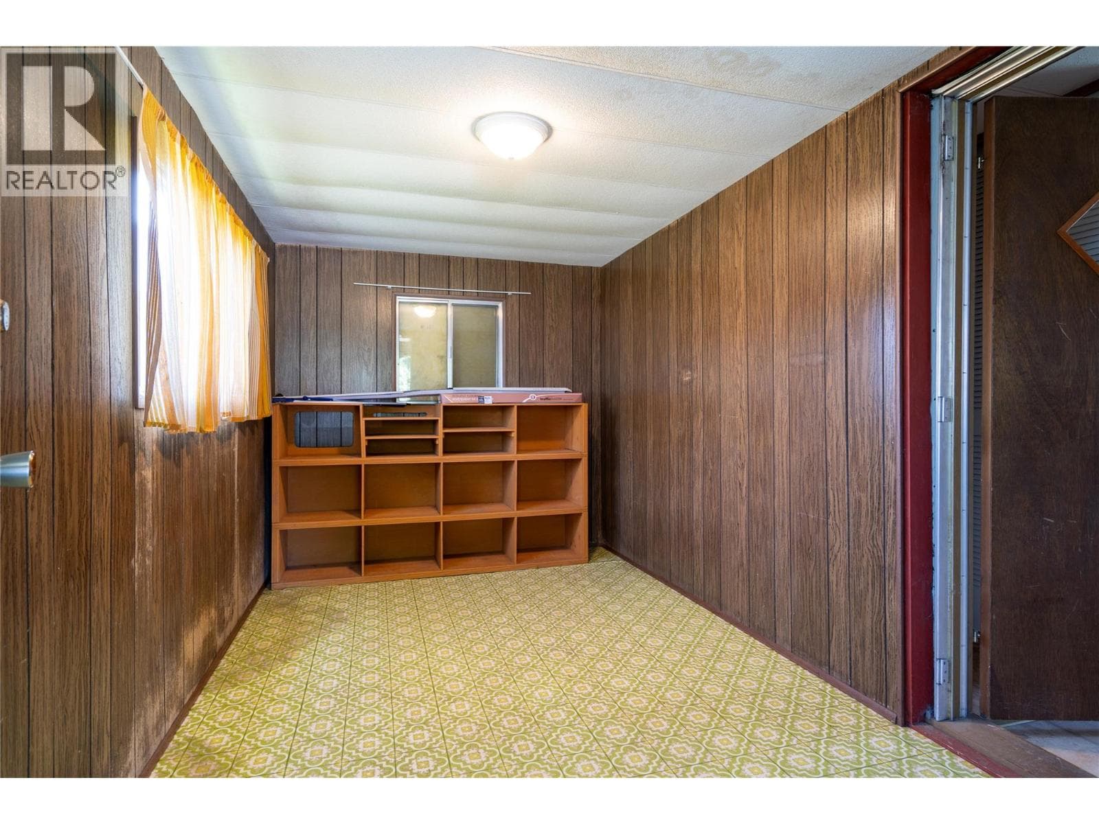 802 CENTER STREET in 