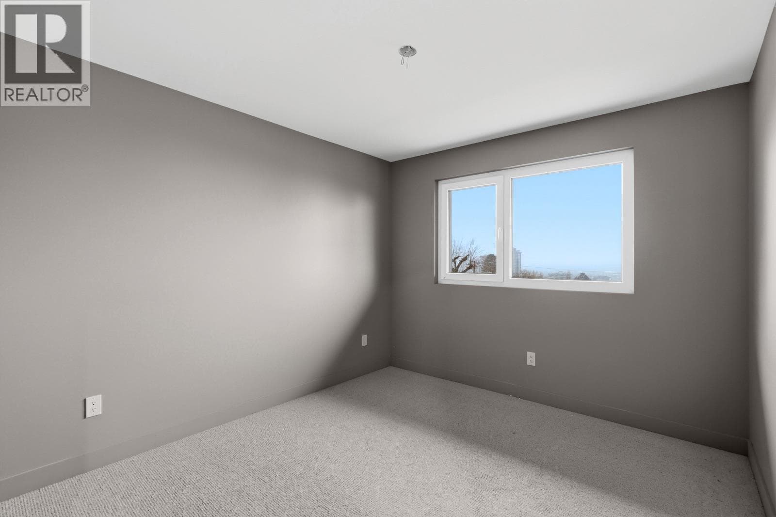 614 COWAN STREET, Interior REALTORS® — photo 4