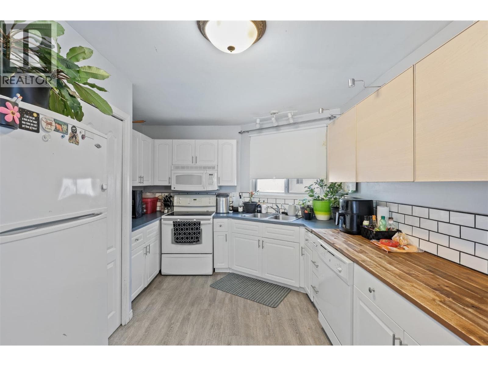 2667 YOUNG PLAZA, Interior REALTORS® — photo 4