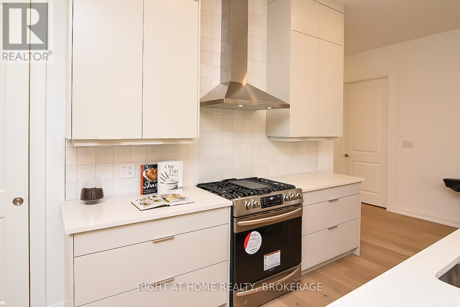 7 - 3318 WEINBRENNER ROAD, Niagara — photo 5