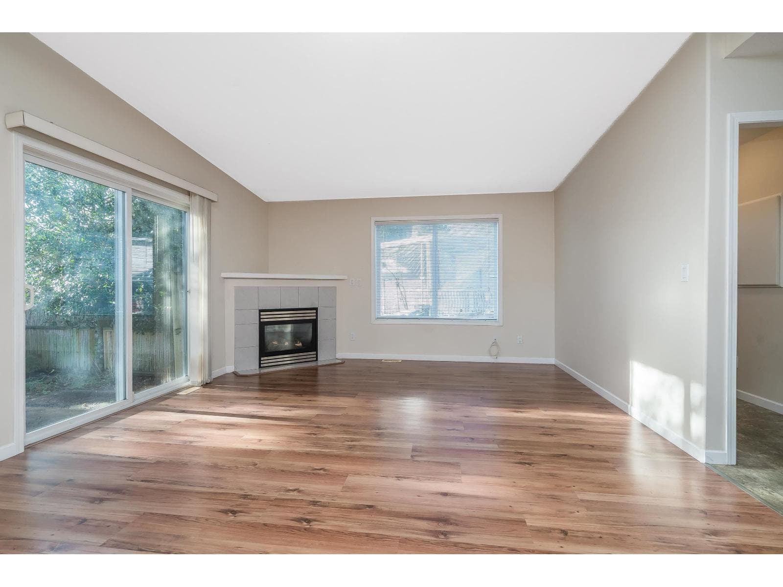173 1840 160 STREET in Sunnyside