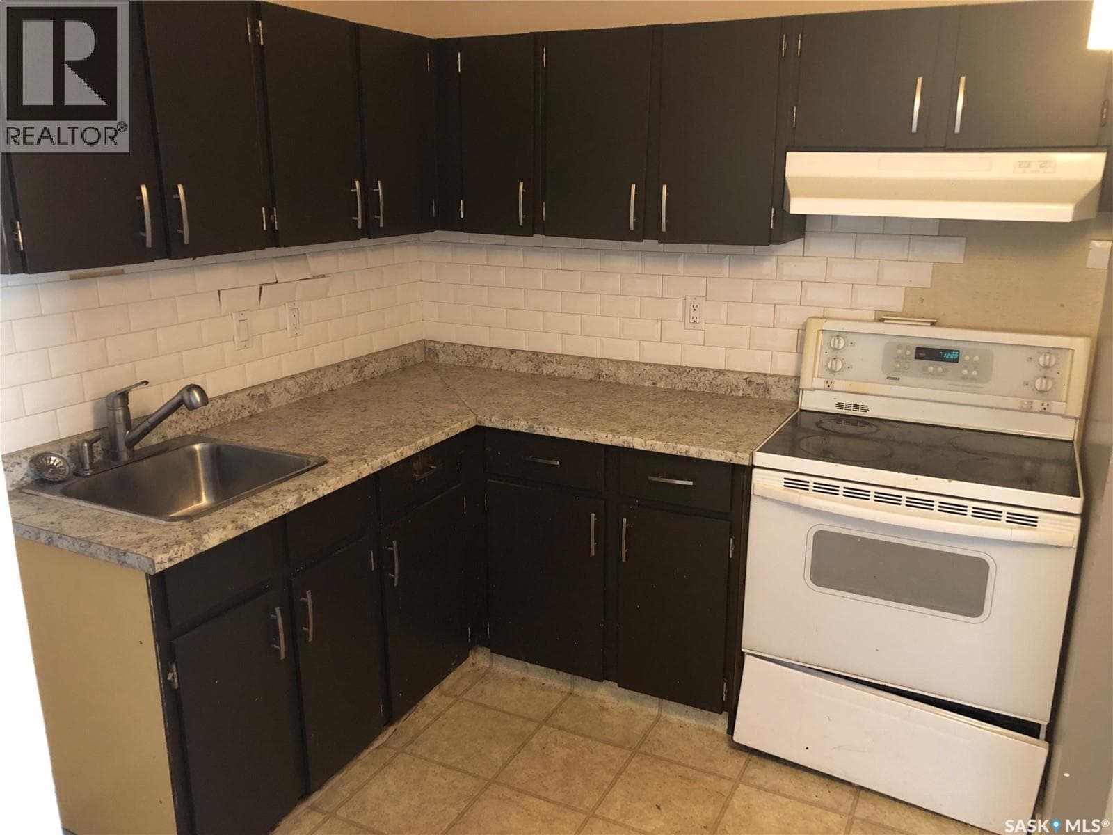 162 160 Gore PLACE in Normanview West