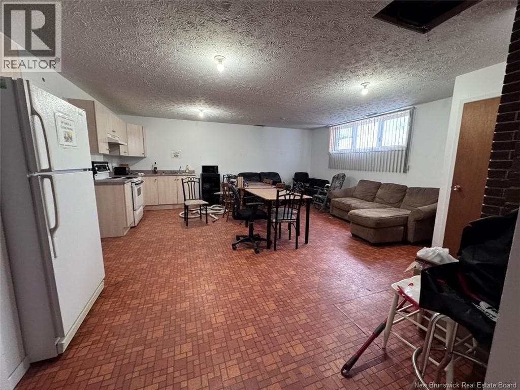 811-815 Victoria Street in 
