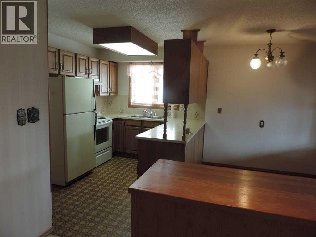 4737 54 Avenue, Red Deer (Central Alberta) — photo 5