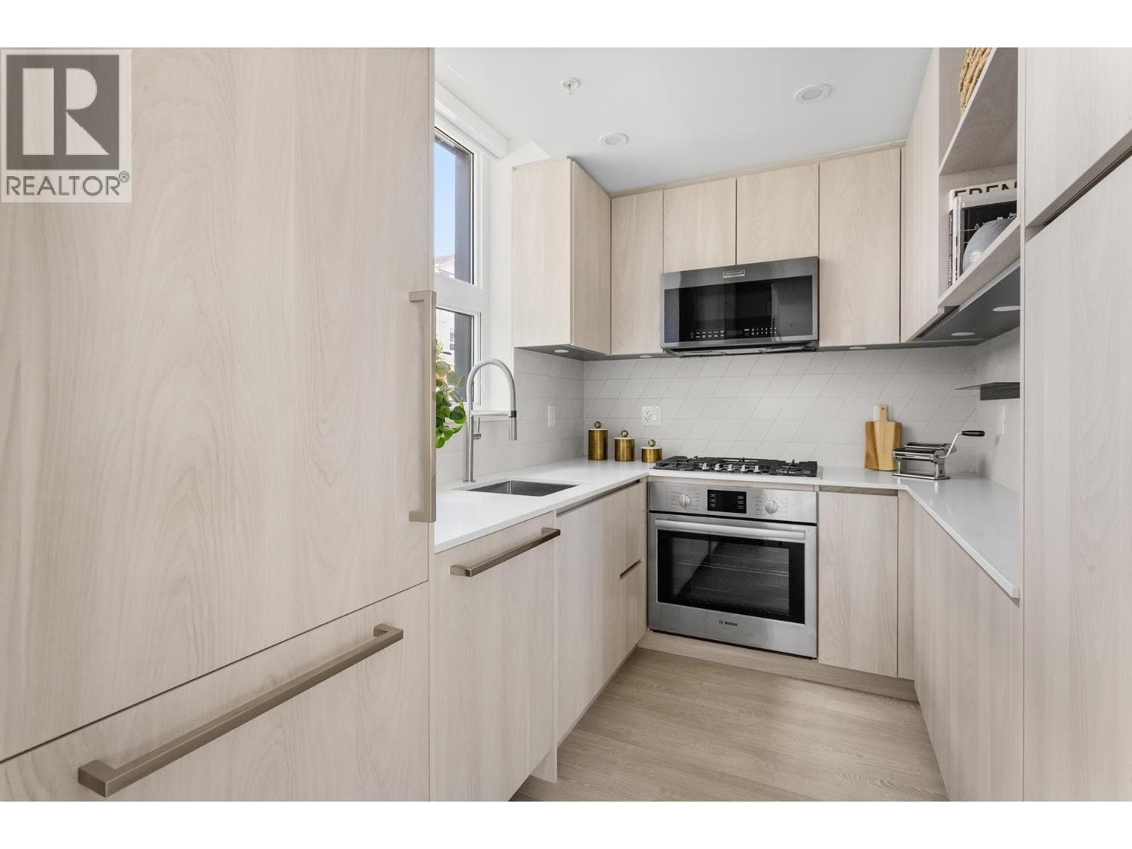 3249 CLIVE AVENUE, Greater Vancouver — photo 4