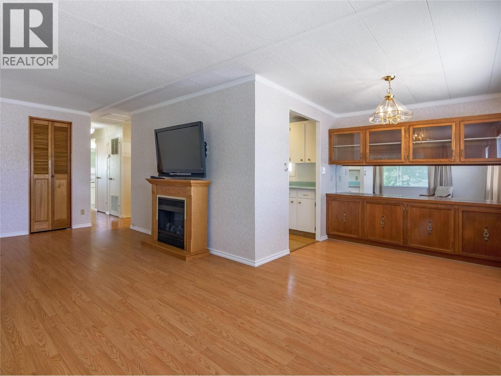321 YORKTON AVENUE UNIT 32, Interior REALTORS® — photo 5