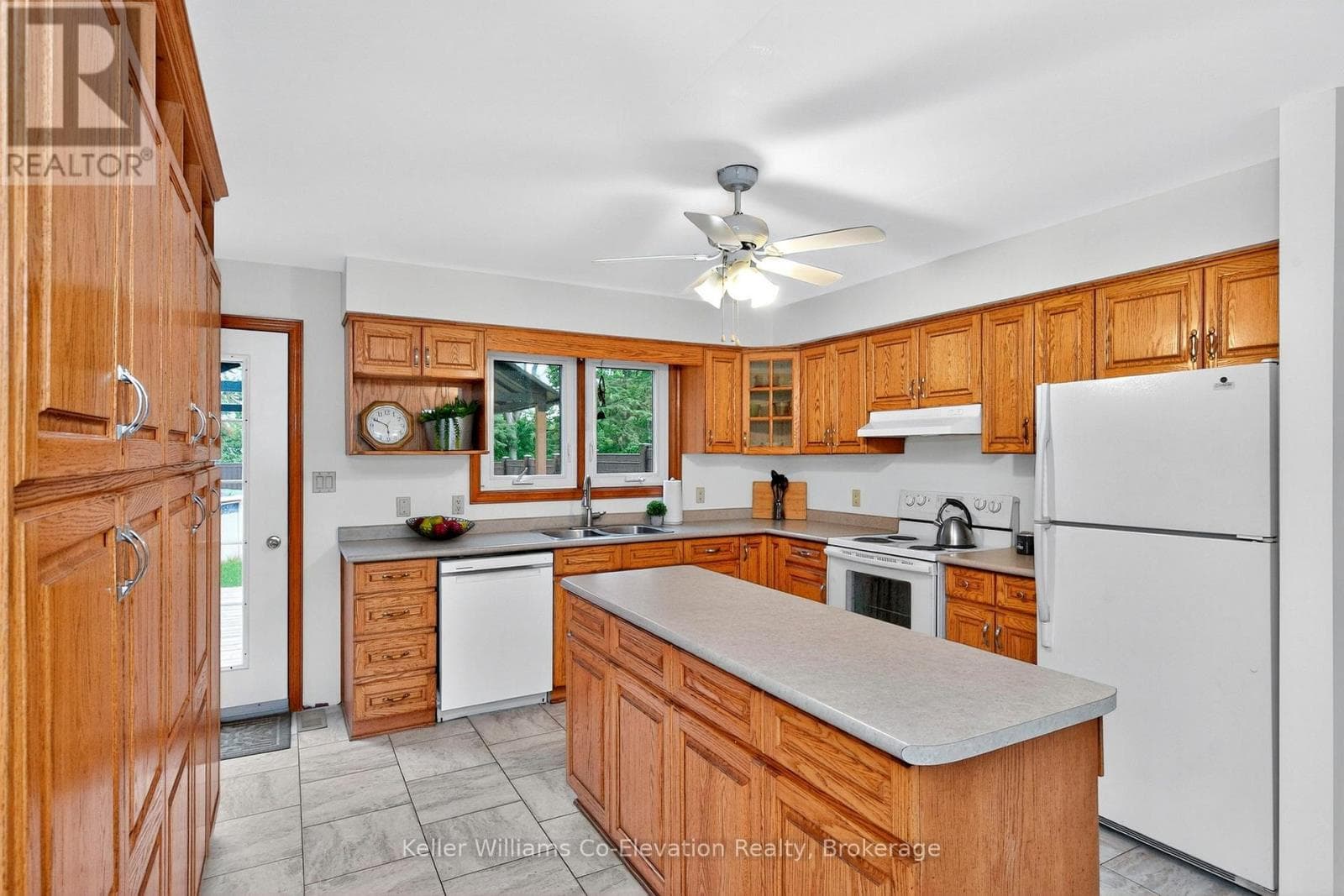 924 6 COUNTY ROAD S, OnePoint — photo 3