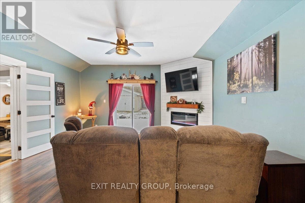 391 THOMAS STREET, Central Lakes — photo 5