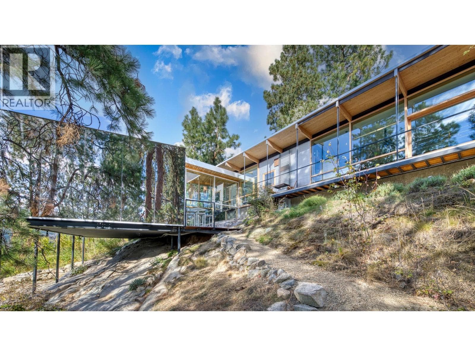 2843 ARAWANA PLAZA in 