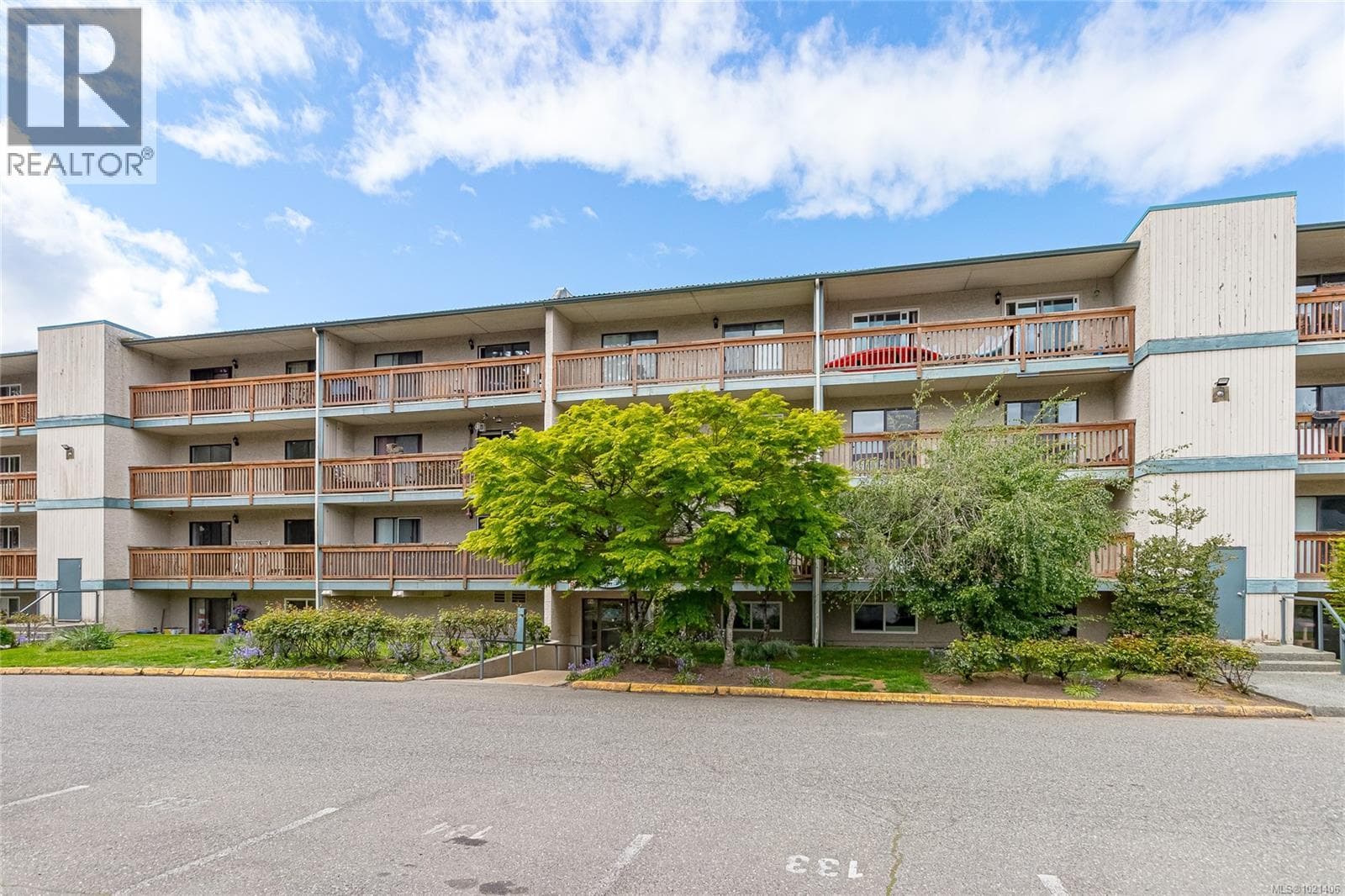 310 4724 UPLANDS DRIVE in Rutherford