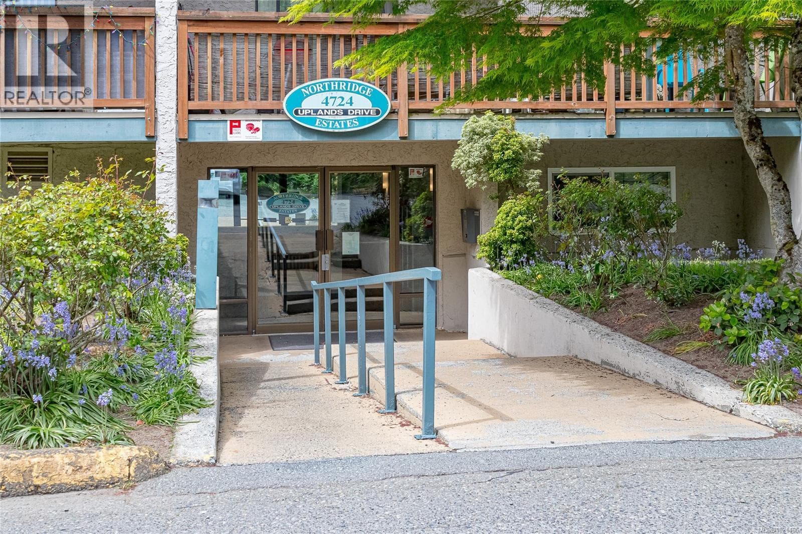 310 4724 UPLANDS DRIVE, Vancouver Island — photo 2