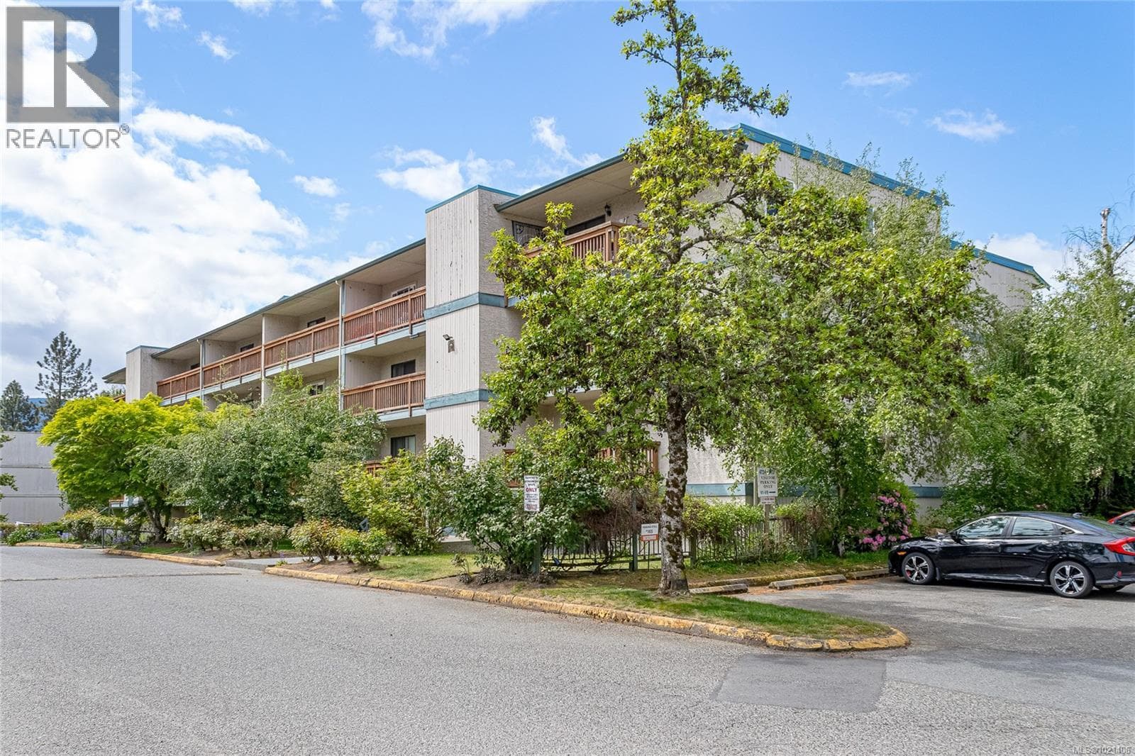 310 4724 UPLANDS DRIVE, Vancouver Island — photo 4