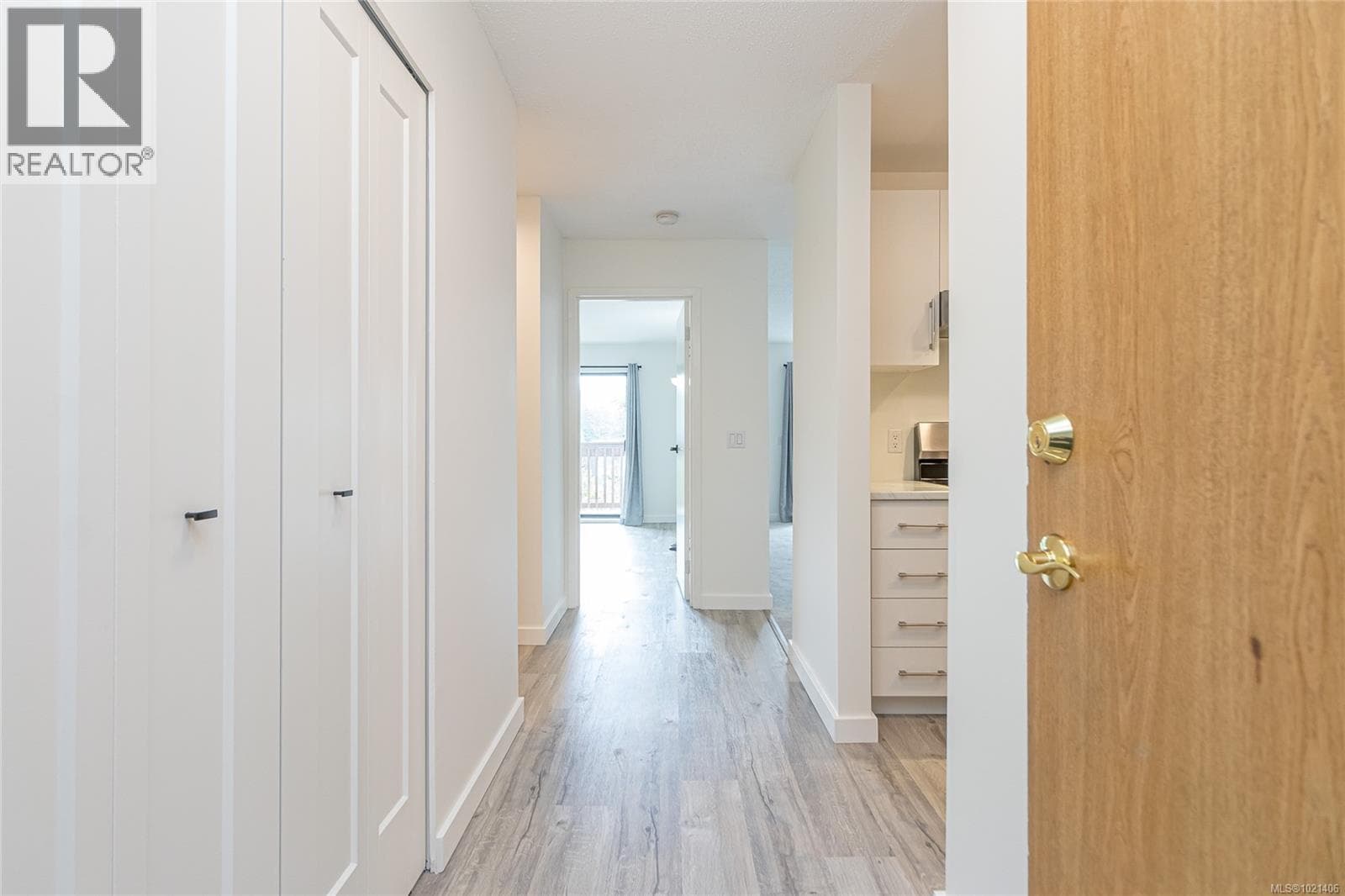 310 4724 UPLANDS DRIVE, Vancouver Island — photo 5