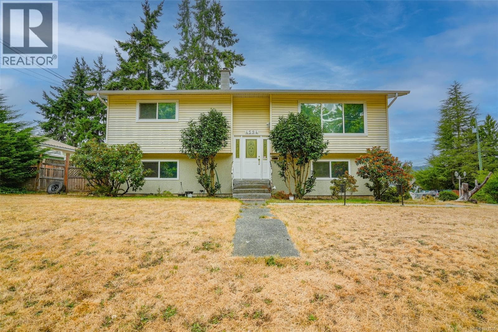 4594 ALWYN STREET, Vancouver Island — photo 2