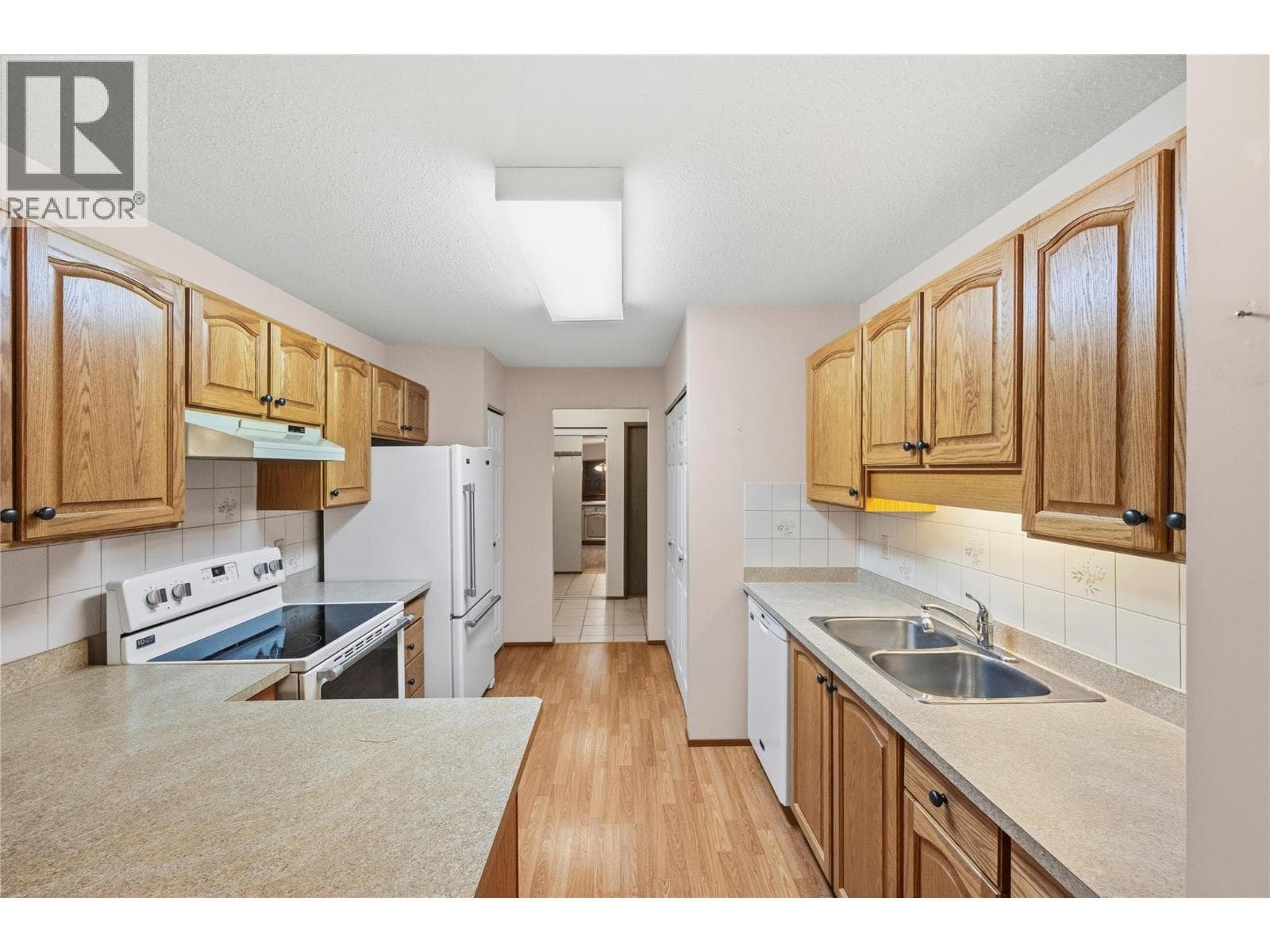 262 Kinney Avenue Unit# 102, Interior REALTORS® — photo 2