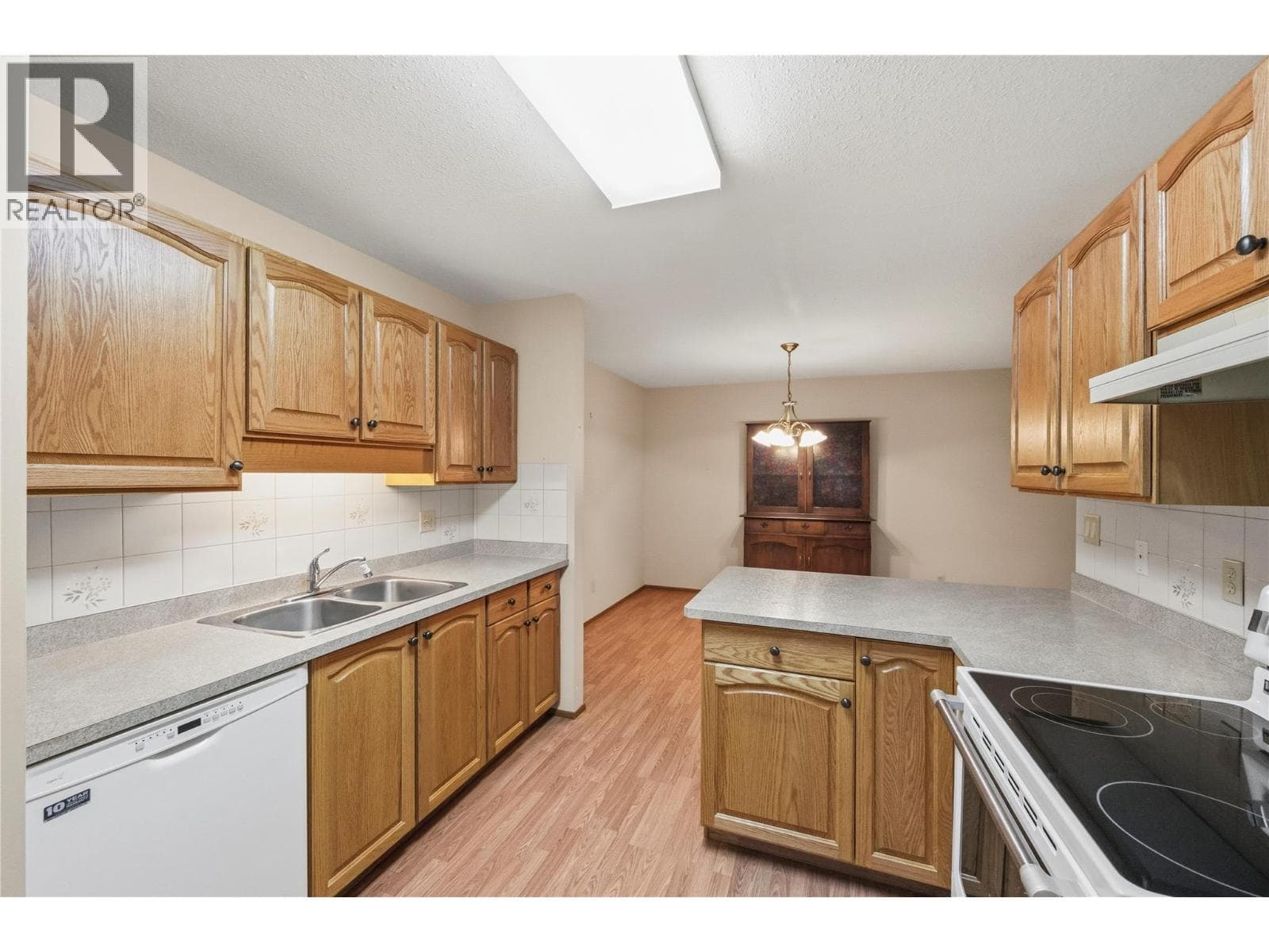 262 Kinney Avenue Unit# 102, Interior REALTORS® — photo 4