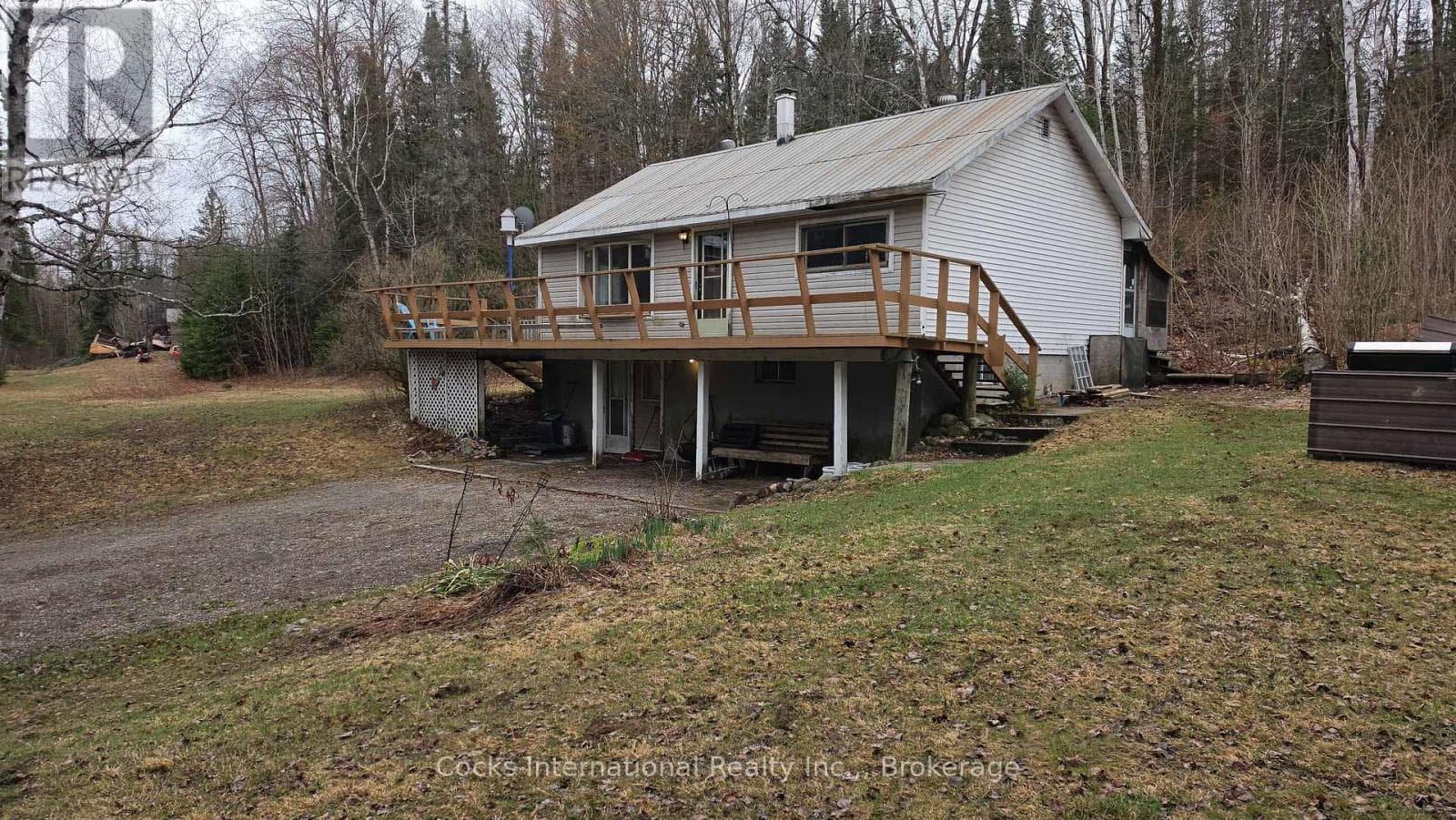 44 EXPRESSWAY ROAD — photo 2