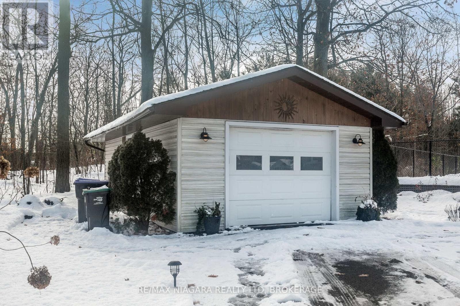 18 SALLOWS DRIVE — photo 4