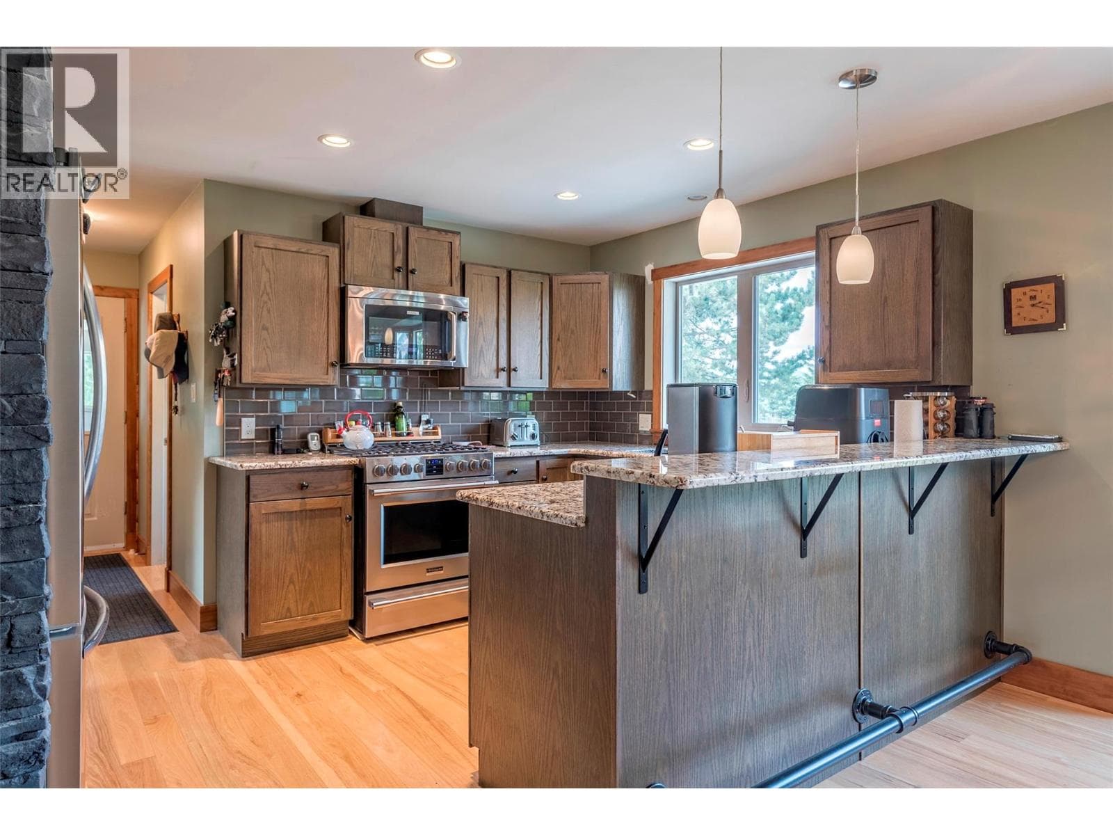7800 HOWE DRIVE, Interior REALTORS® — photo 4