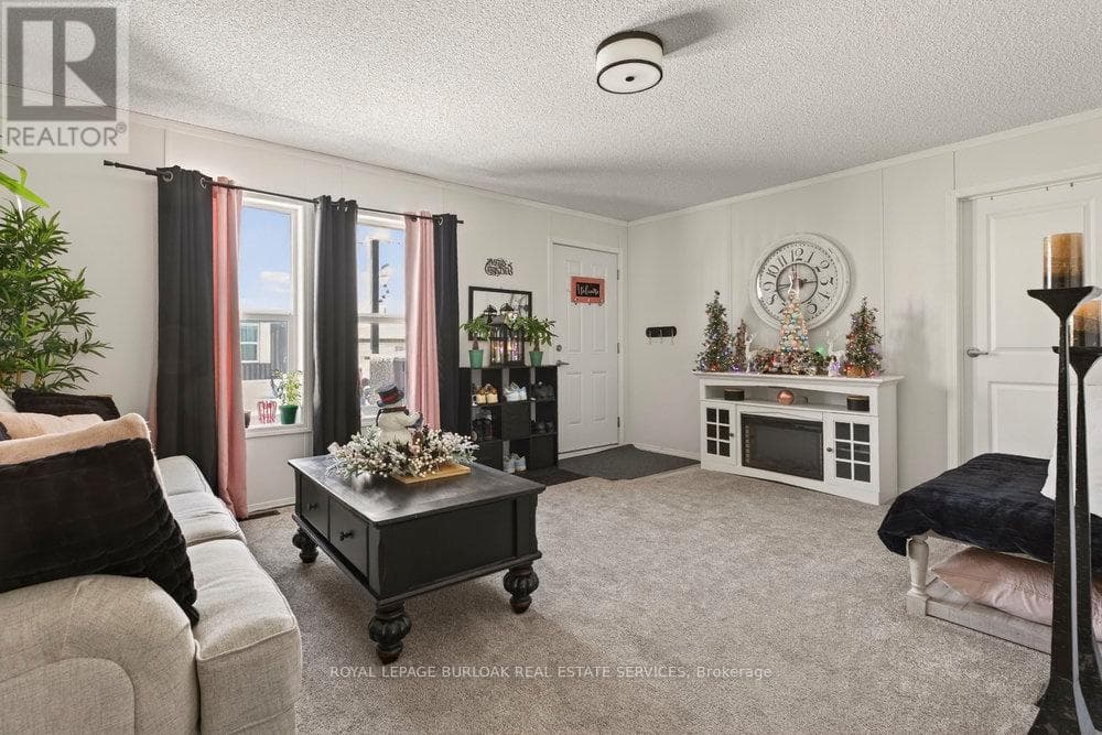 29 HICKORY HOLLOW — photo 4