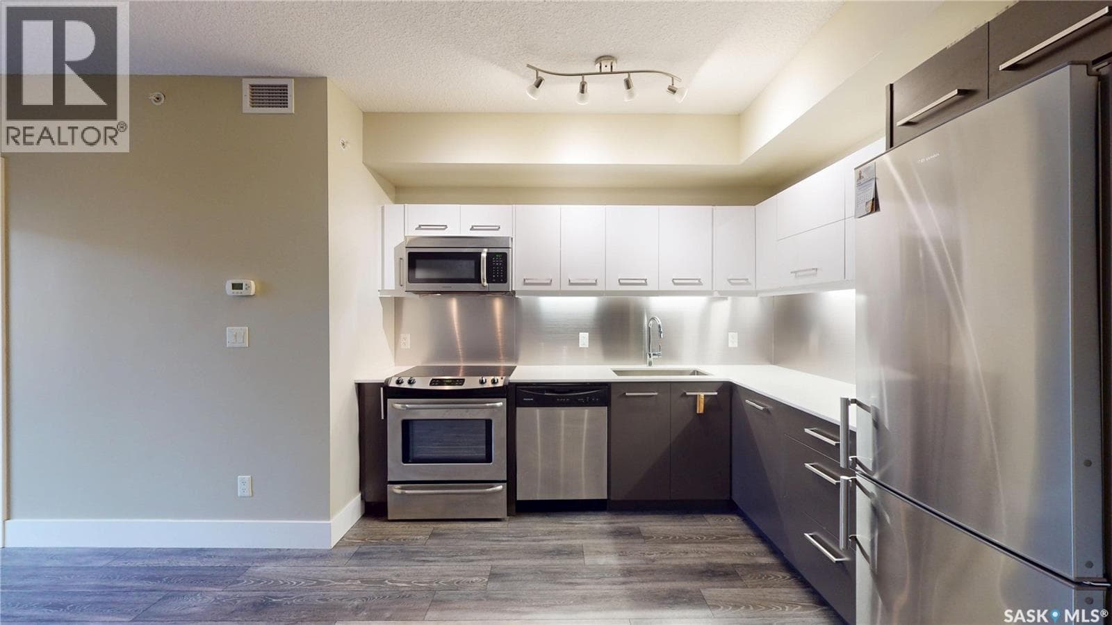 405 409 B AVENUE S — photo 4